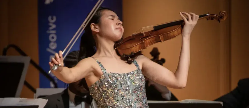 Picture of HINA KHUONG-HUU AT THE ELMAR OLIVEIRA INTERNATIONAL VIOLIN COMPETITION