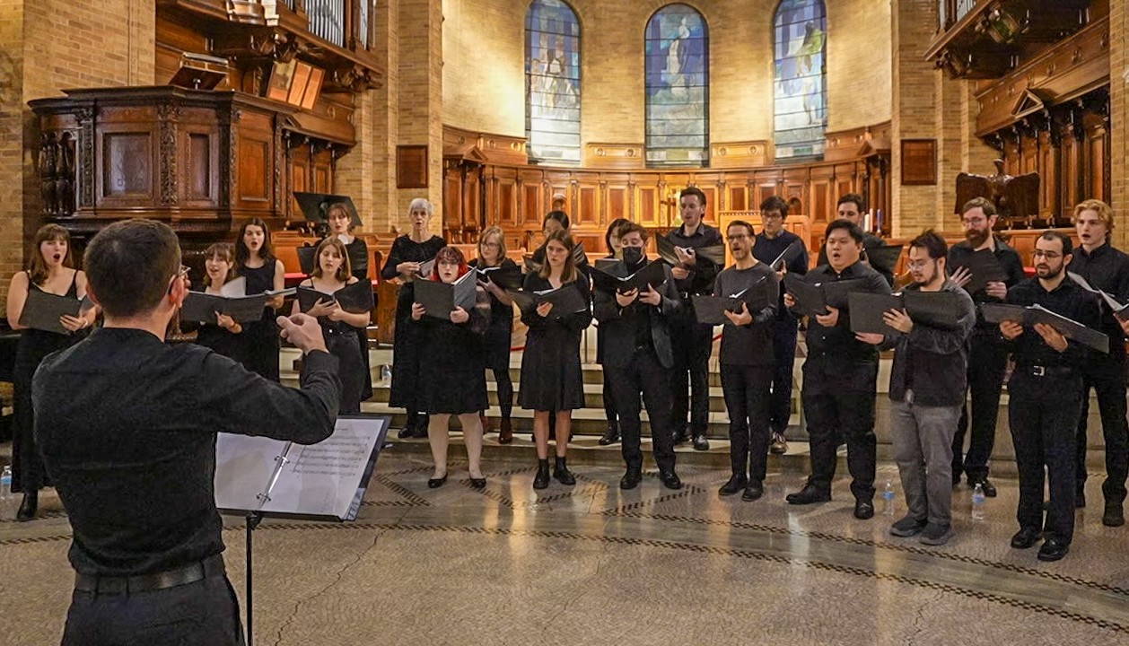 Justin Gregg leading Collegium Musicum in Fall 2023.